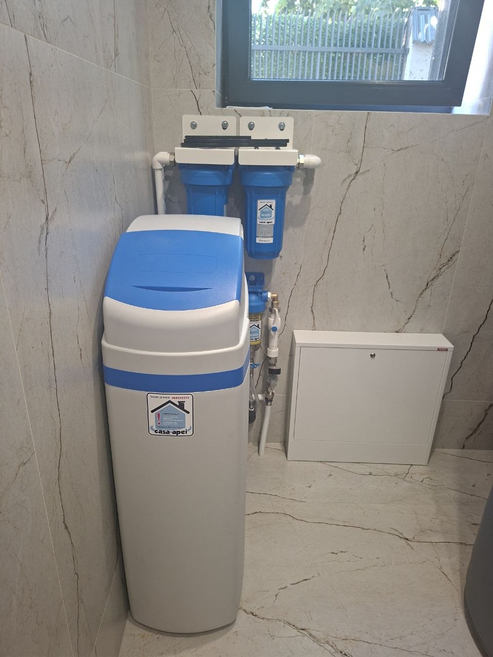 Sistem compact de purificare a apei pentru o casa de locuit